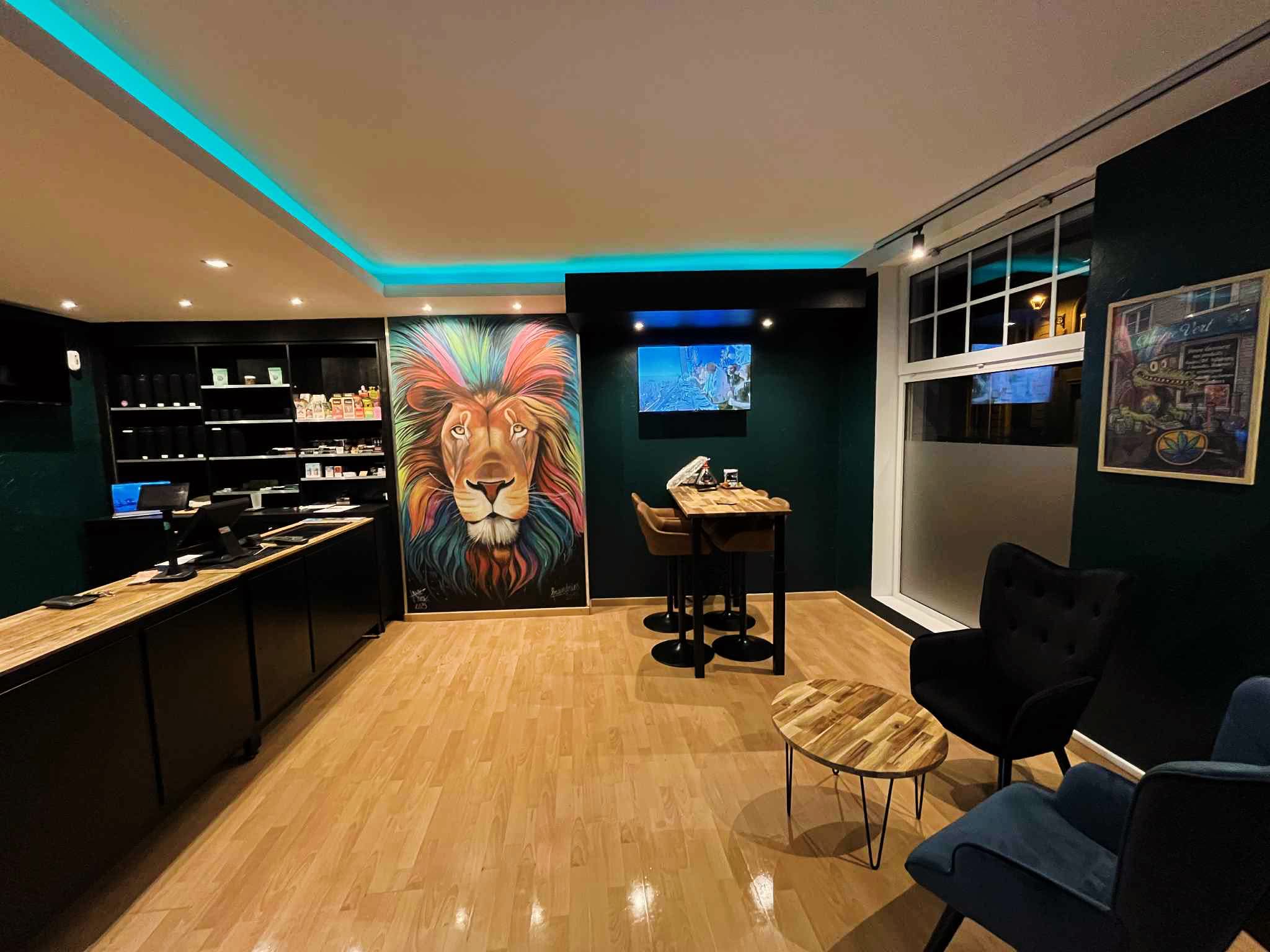 Espace lounge du coffee shop CBD Chanvre Vert, Bergues