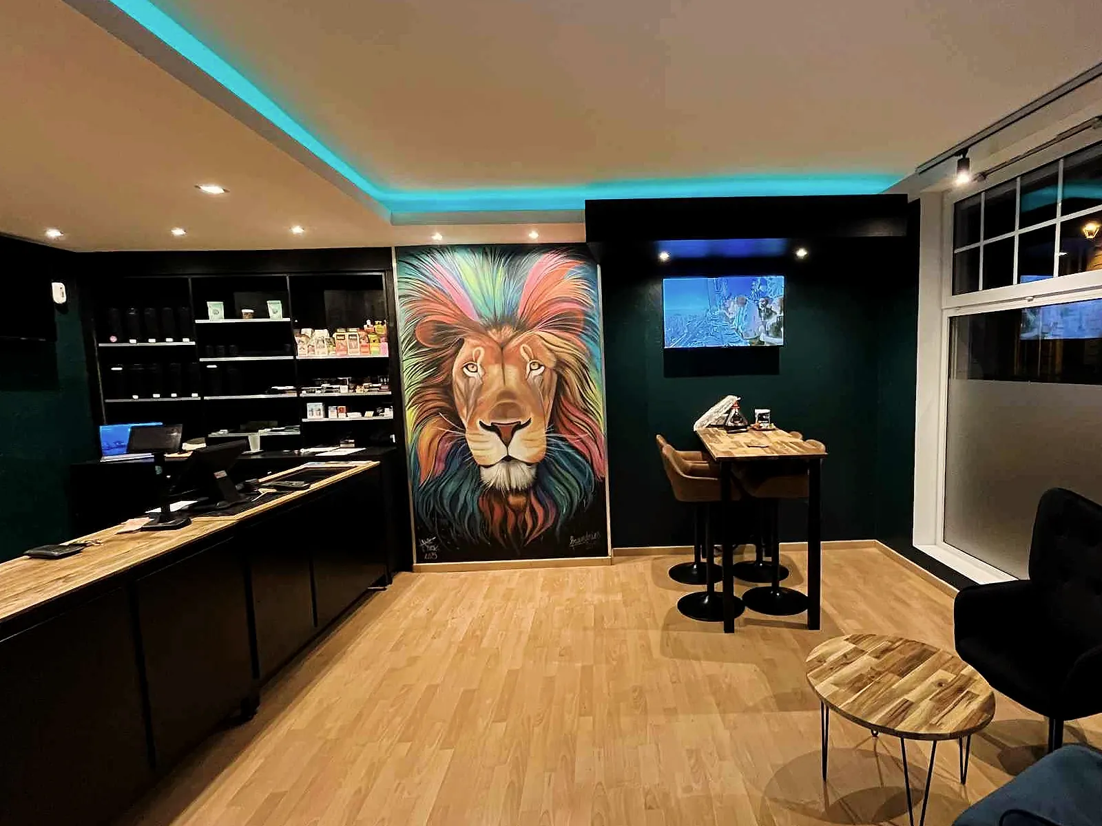 Intérieur du bar lounge Chanvre Vert, 9 rue Faidherbe à Bergues